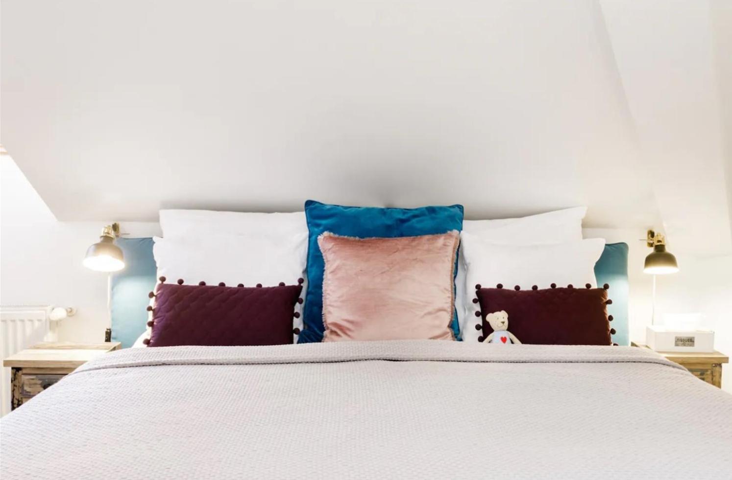 Romantic Bohemian In Old Town *